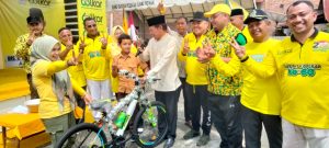 Ira Hayati Raih Hadiah Utama Senam HUT Partai Golkar