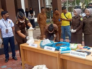 Kejari Nagan Raya Berasil  Musnahkan 9,7 Kg Ganja dan 47,26 Gram Sabu Sabu