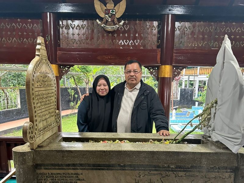 TRK Ziarah ke Makam Tjut Nyak Dhien