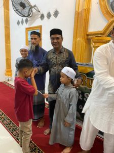 Menjelang Hari Raya Iedul Fitri Anggota DPRK Nagan Raya Wahidin Salurkan Bantuan  Anak Yatim dan Piatu