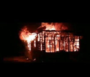 Satu Unit Rumah Warga Blang Puuk  Kecamatan Beutong Dilahap Sijago Merah, Diduga Korsleting Arus Listrik