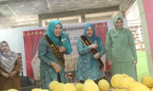 Ny.Marlina Muzakir Manaf didampingi Ny.Devina Mirwan Sosialisasi Pola Makan Sehat B2SA di Aceh Selatan