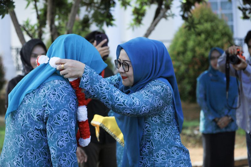 Ketua TP PKK Ny. Cut Inda TR. Keumangan Terima Kunjungan Ny. Marlina Muzakir di Nagan Raya