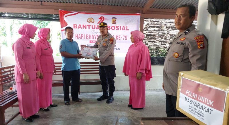 Polsek Samadua Salurkan Bantuan Sosial Sambut HUT Bhayangkara ke-79