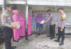 Sambut HUT Bhayangkara ke-79, Polsek Labuhanhaji Timur Salurkan Bansos kepada Warga Kurang Mampu