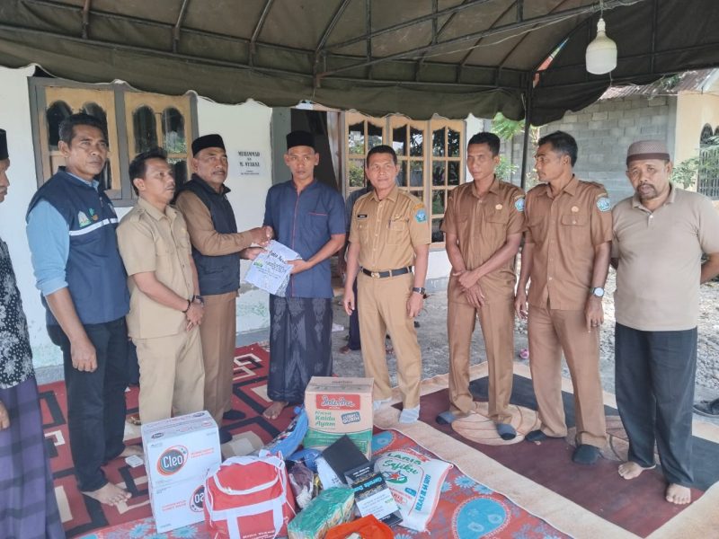 Bupati H.Mirwan,MS melalui Dinsos Aceh Selatan Serahkan Bantuan di Rumah Duka TKI Malaysia yang Meninggal Dunia