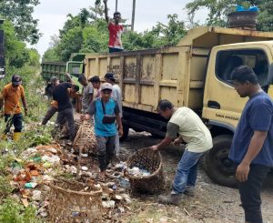 Sambut MTQ Ke-36, DLHK Aceh Selatan Lakukan Gotroy, Bersih-Bersih Lingkungan
