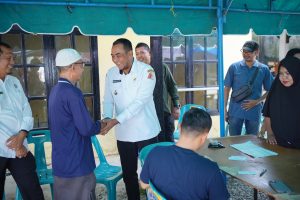 Wabup Raja Sayang Tinjau Operasi Pasar di Pasar Inpres Simpang Peut