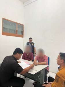 Satreskrim Polres Aceh Selatan Serahkan Dua Tersangka Kasus Tambang Ilegal ke Kejari