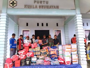 Wabup Nagan Raya Tinjau Korban Banjir dan Serahkan Bantuan Masa Panik